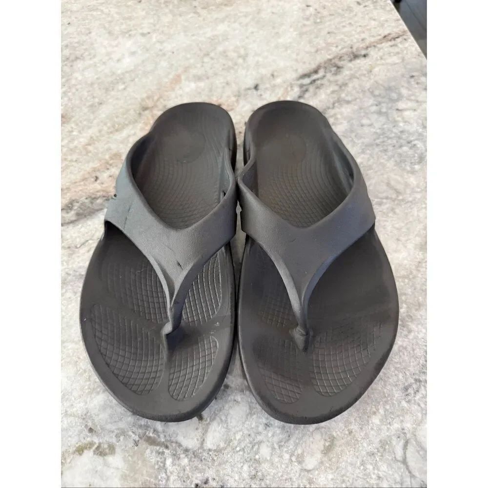 Unisex Black Oofos Orthopedic FlipFlops M11/W13